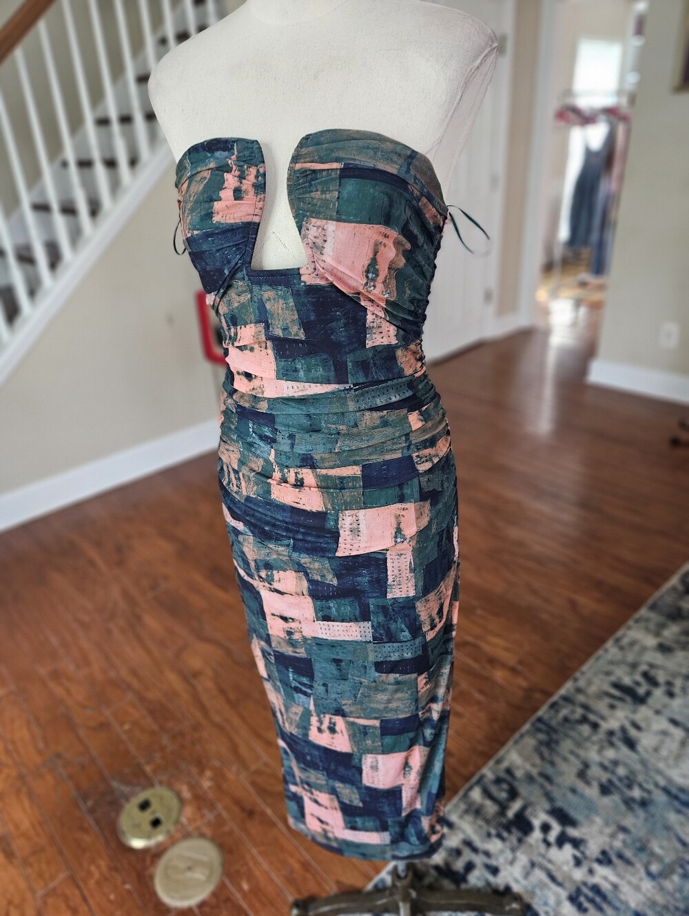 Vestique Strapless Abstract Dress Medium
